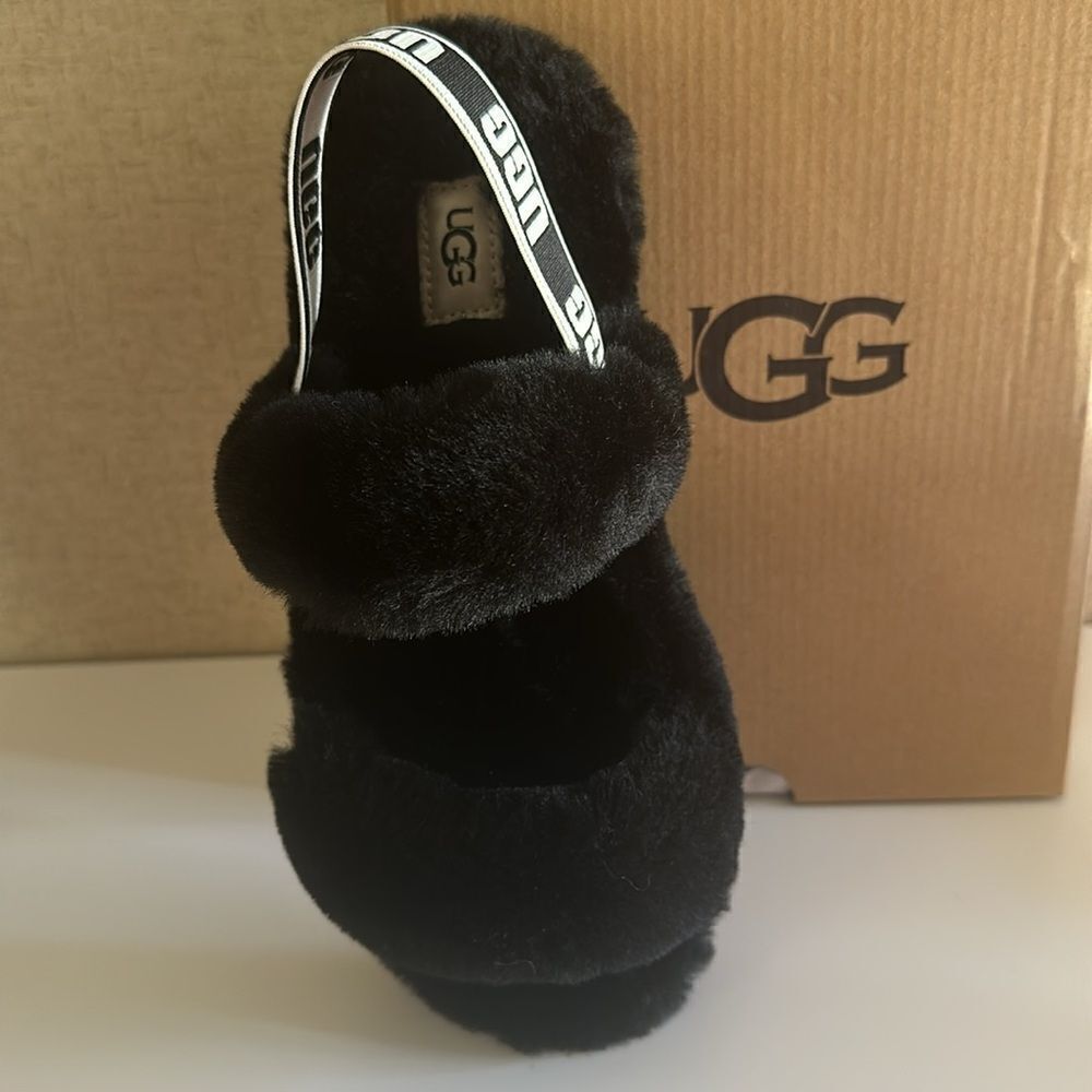 UGGβOh Yeah Sandals β Black, Fluffy &βChic - Picture 14 of 17
